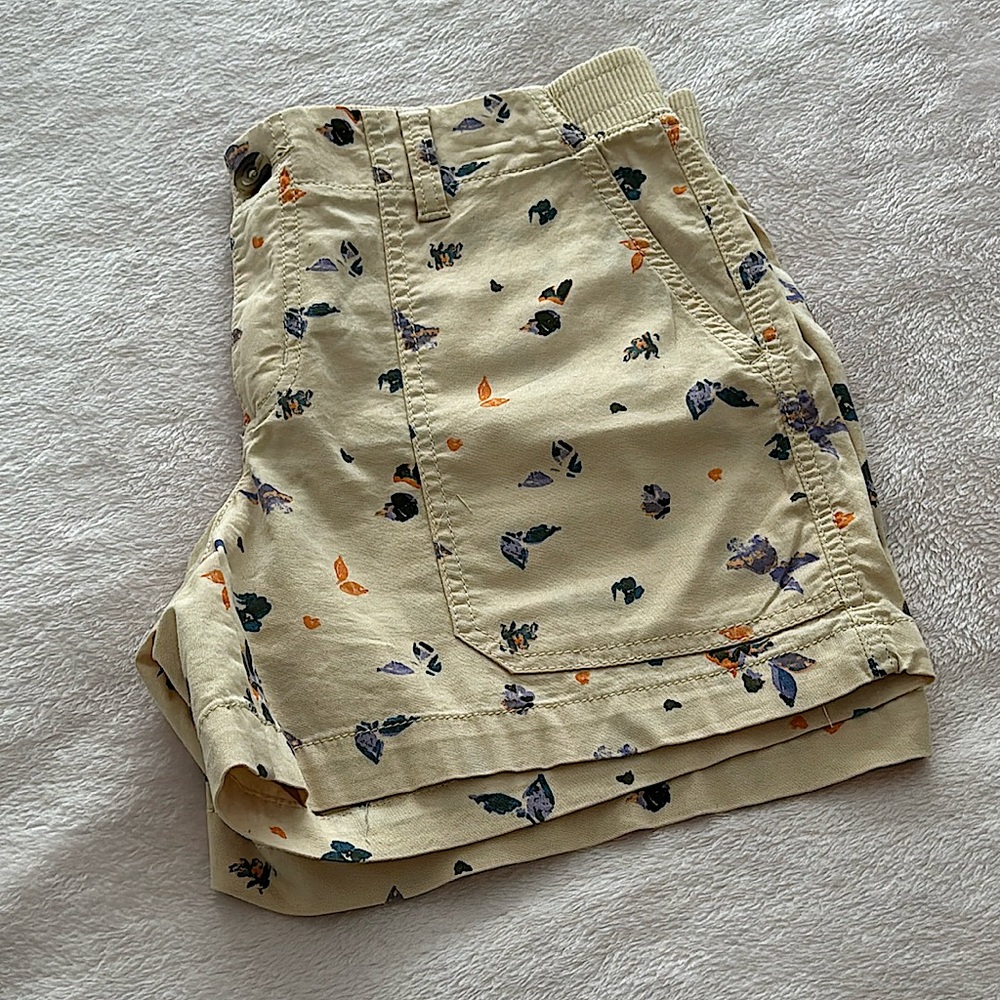NWOT Sonoma Beige Floral Shorts - Size 6